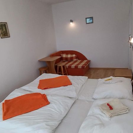 HannaH - Relax dom pod orechom - 2i rodinné štúdio so zdieľanou kuchyňou Trávnica Exterior foto