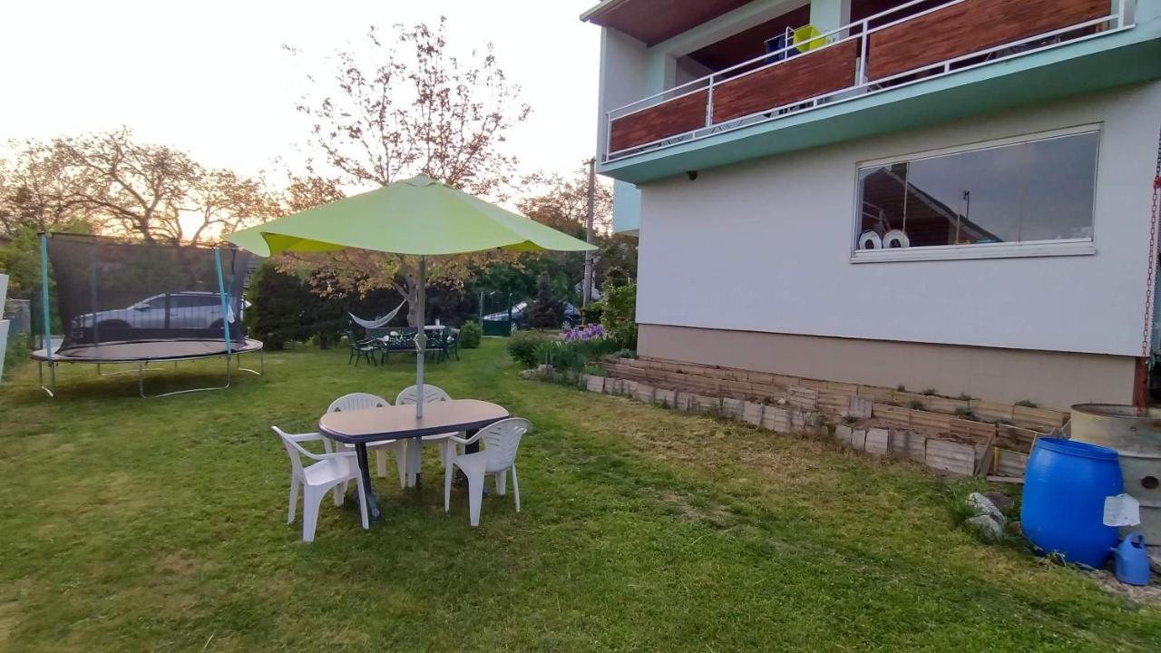 HannaH - Relax dom pod orechom - 2i rodinné štúdio so zdieľanou kuchyňou Trávnica Exterior foto